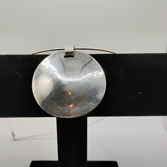 Robert Lee Morris "ONE WORLD" PENDANT on 20 in Omega - Picture 4 of 6